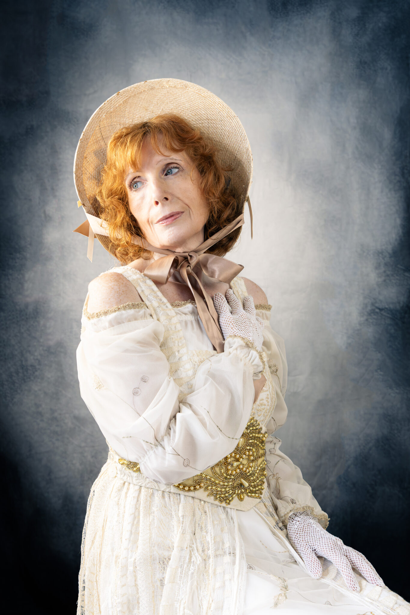 Portrait historique d’une femme habillée en tenue victorienne réalisé en studio près d’Antoing, en Belgique.