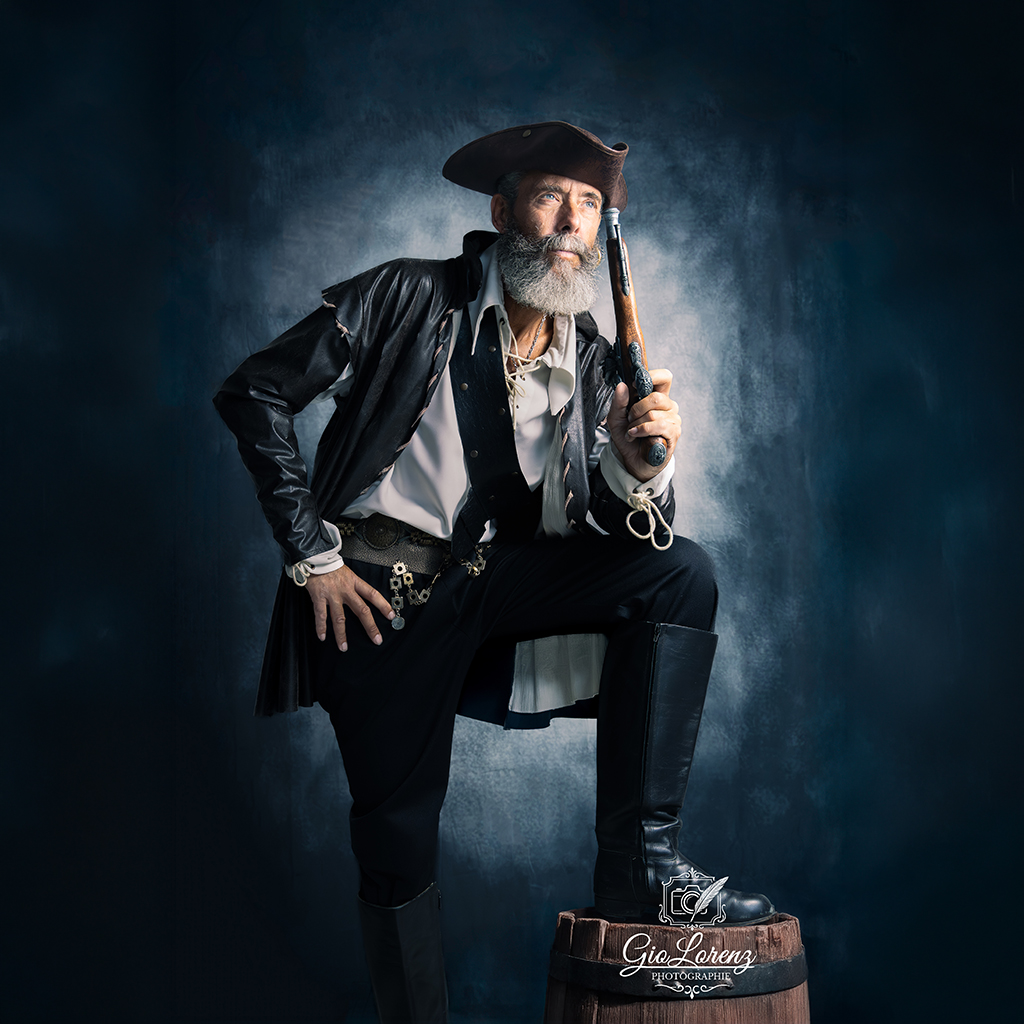 Portrait historique d'un homme, habillé en pirate - séance photo près de Tournai, En Belgique